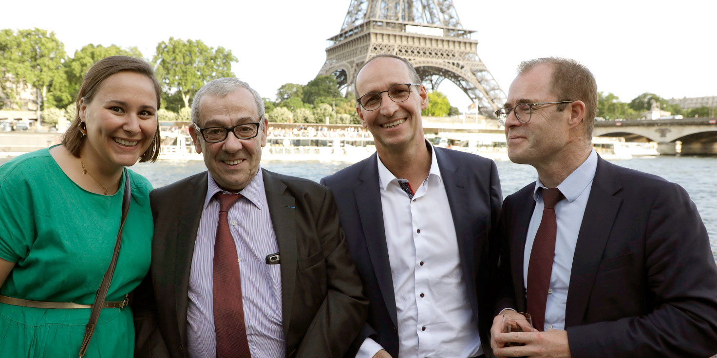 A cocktail on the river Seine for the 25th anniversary of the USI