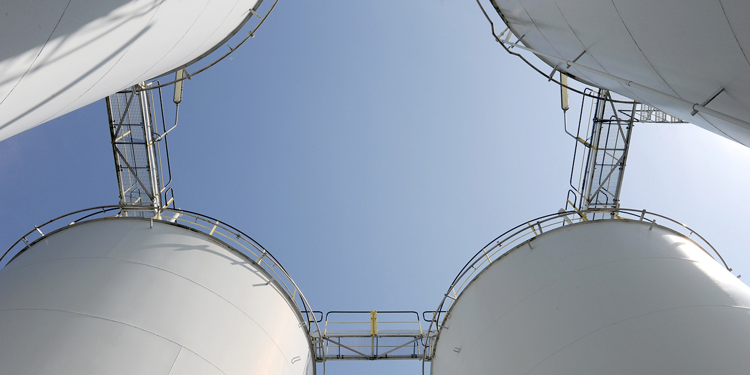 Fuel storage tanks